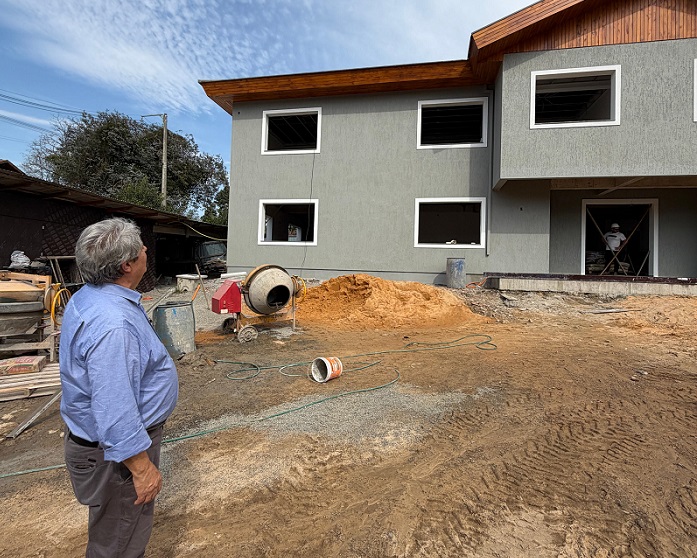 Foto: Nestor Tissot, prefeito de Gramado, vistoriando as obras