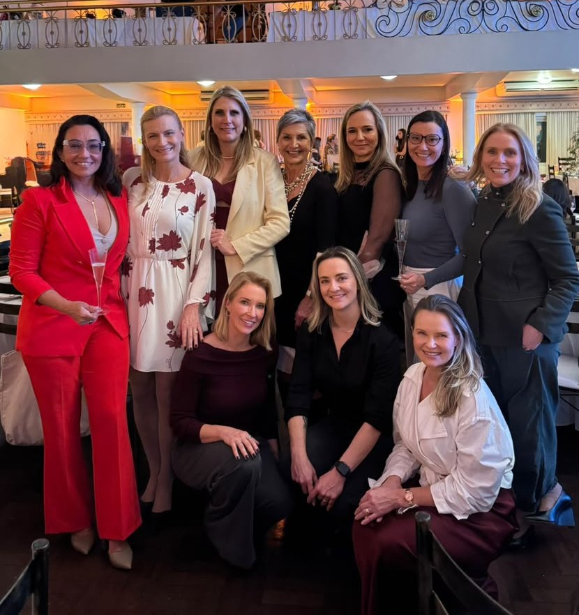 Mariana Reis, Viviane Rigotti, Gabriela Michaelsen, Catia Vecchio, Daniela Muck, Lisiane Vargas, Marcia Candiago, Viviane Steffens, Raquel Saran e Quelen Bertoldi no 14° Chá da Solidariedade do Rotary em prol da Liga Feminina de Combate ao Câncer, que reuniu mais de 650 pessoas por essa nobre causa.