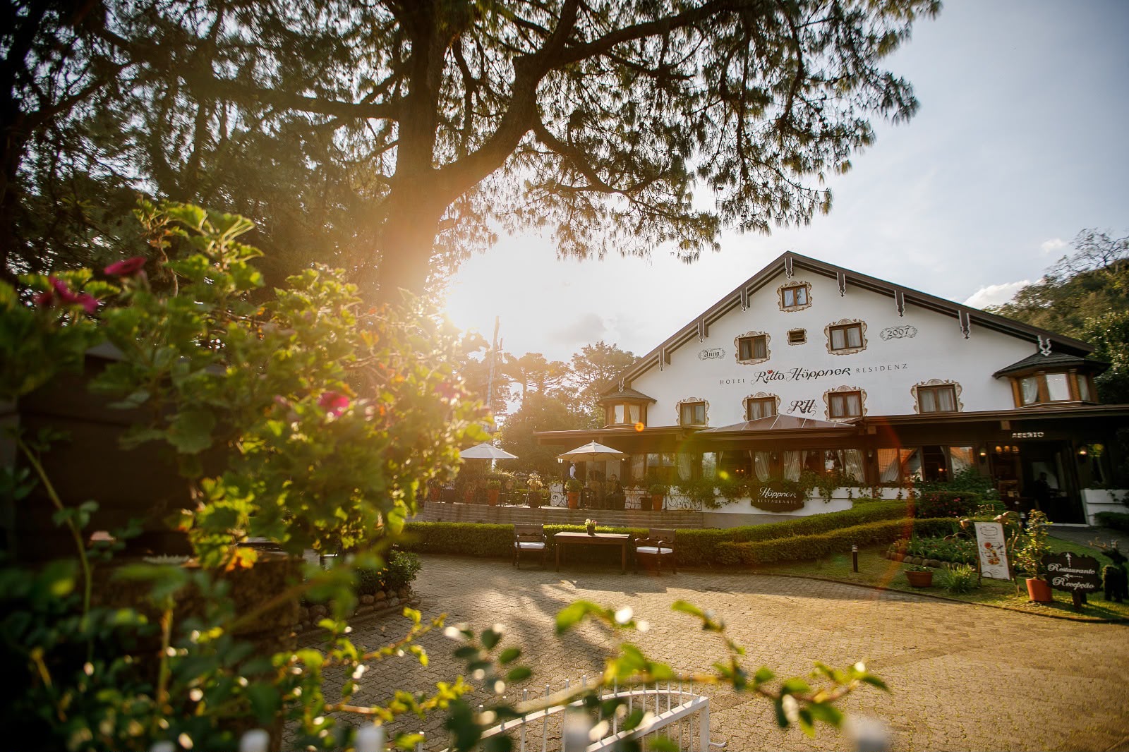 O Hotel Rita Hoppner, no dia 26 de setembro, completou seus 68 anos de história, oferecendo um chá da tarde especial para os seus hóspedes. O hotel, que é um dos estabelecimentos mais tradicionais da cidade, sempre se destacou em premiações e no ano de 2026 ficou em segundo lugar entre os melhores hotéis do país e em terceiro na América do Sul no Travelers' Choice do Tripadvisor.